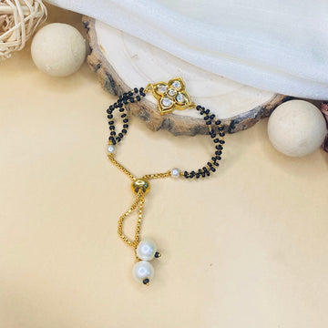 White Flower Kundan Hand Mangalsutra