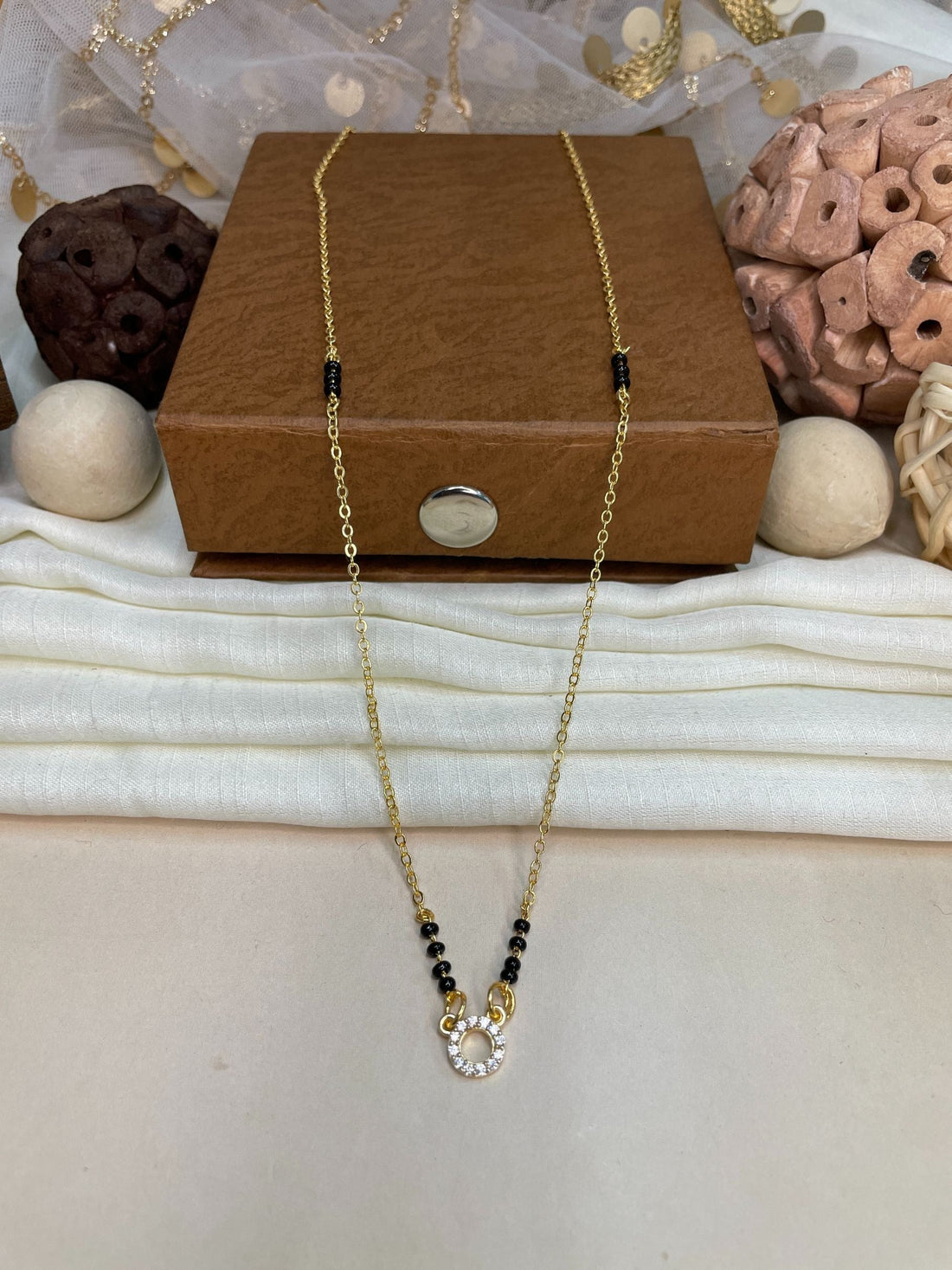 Elegant Gold Round Pendant Mangalsutra - Abdesignsjewellery