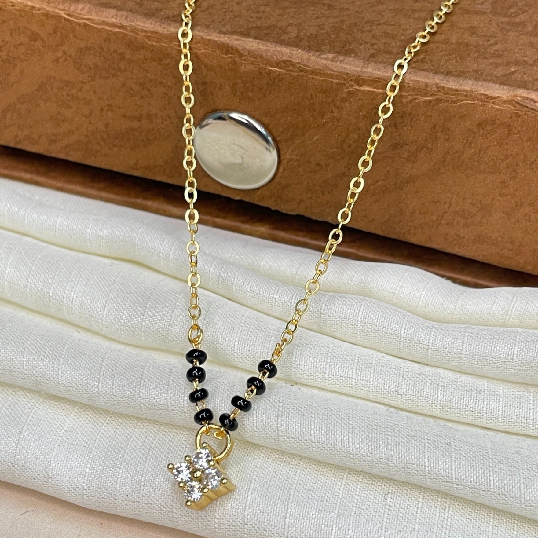 Elegant Floral Diamond Pendant Mangalsutra - Abdesignsjewellery