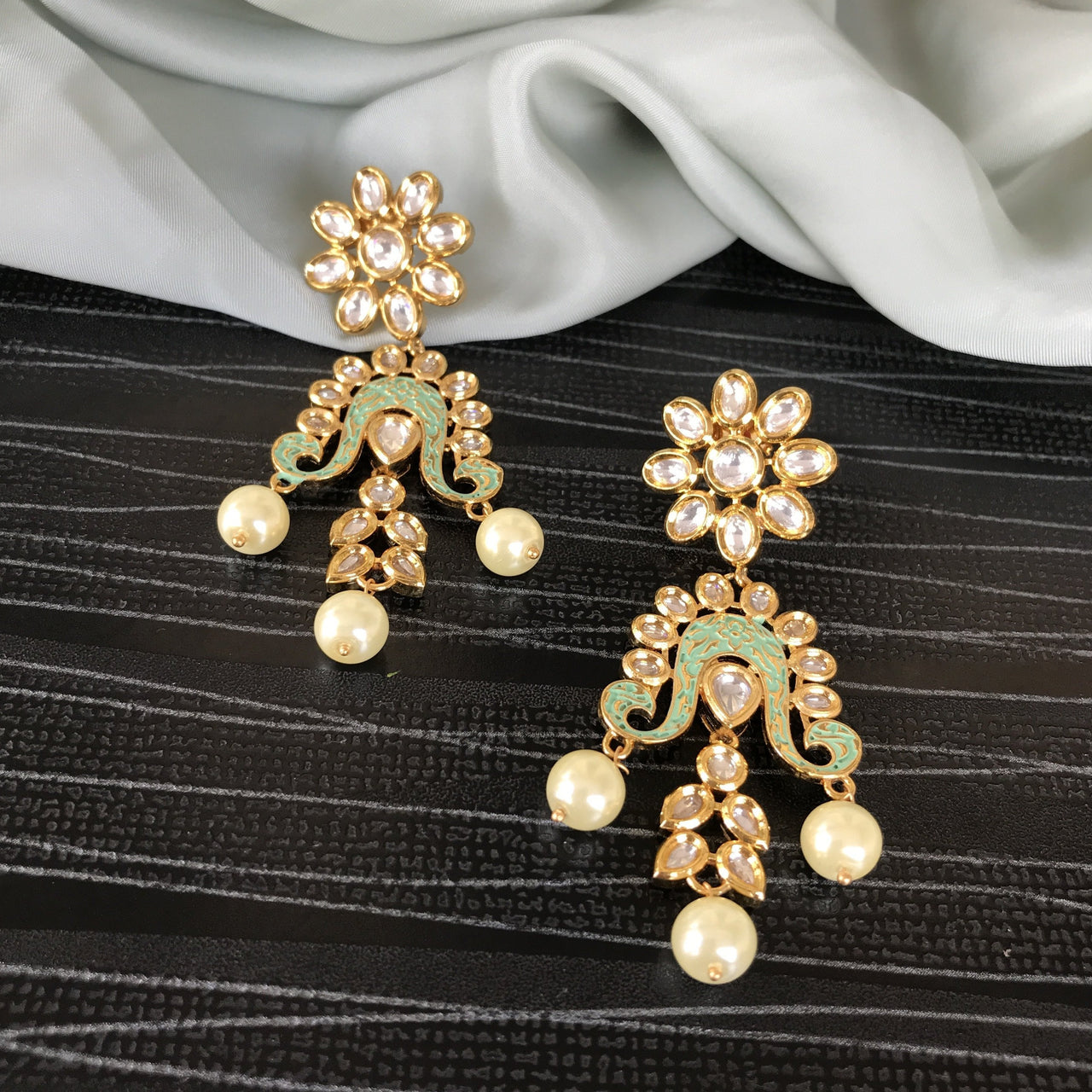 Round Shaped Kundan Earrings With Pearl Drop