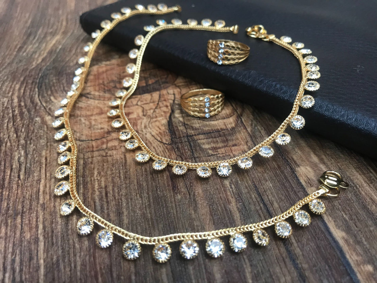 Spectacular Gold Anklet Toerings Combo Jewellery