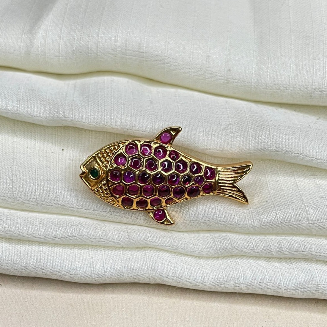 High Quality Antique Fish Style Kemp Stone Saree Pin - Abdesignsjewellery
