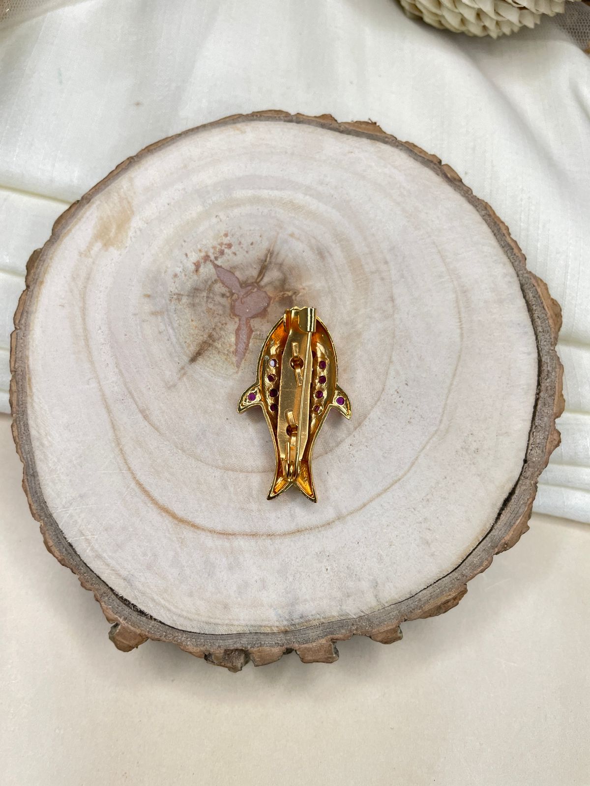 High Quality Antique Fish Style Kemp Stone Saree Pin - Abdesignsjewellery