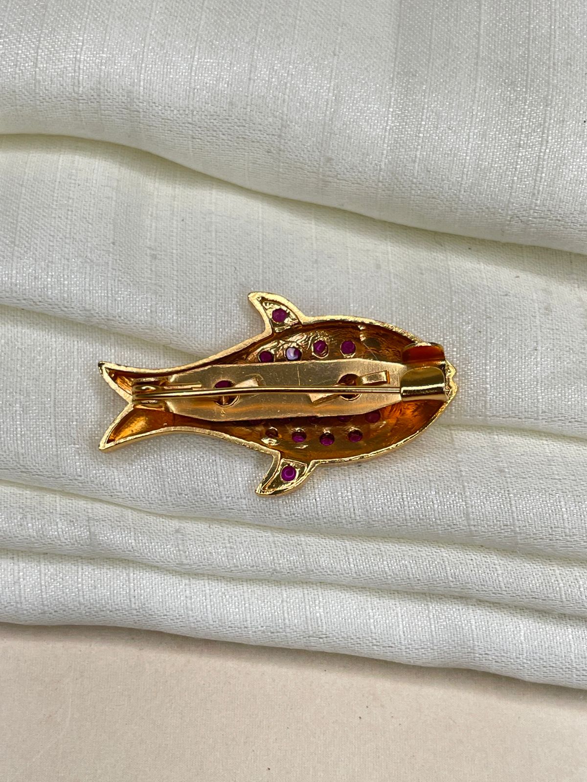 High Quality Antique Fish Style Kemp Stone Saree Pin - Abdesignsjewellery