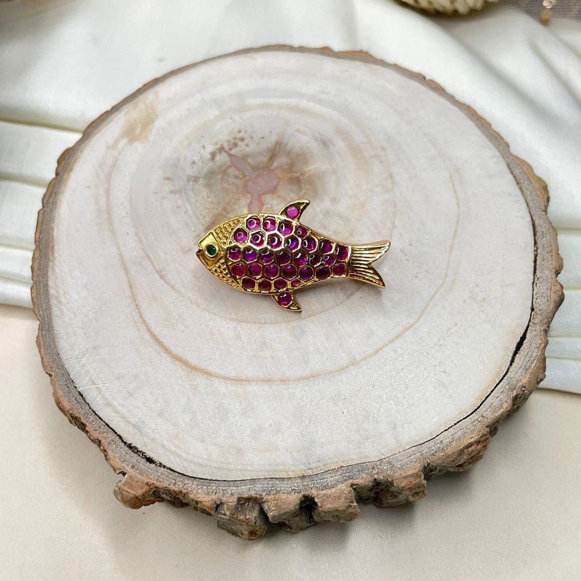 High Quality Antique Fish Style Kemp Stone Saree Pin - Abdesignsjewellery