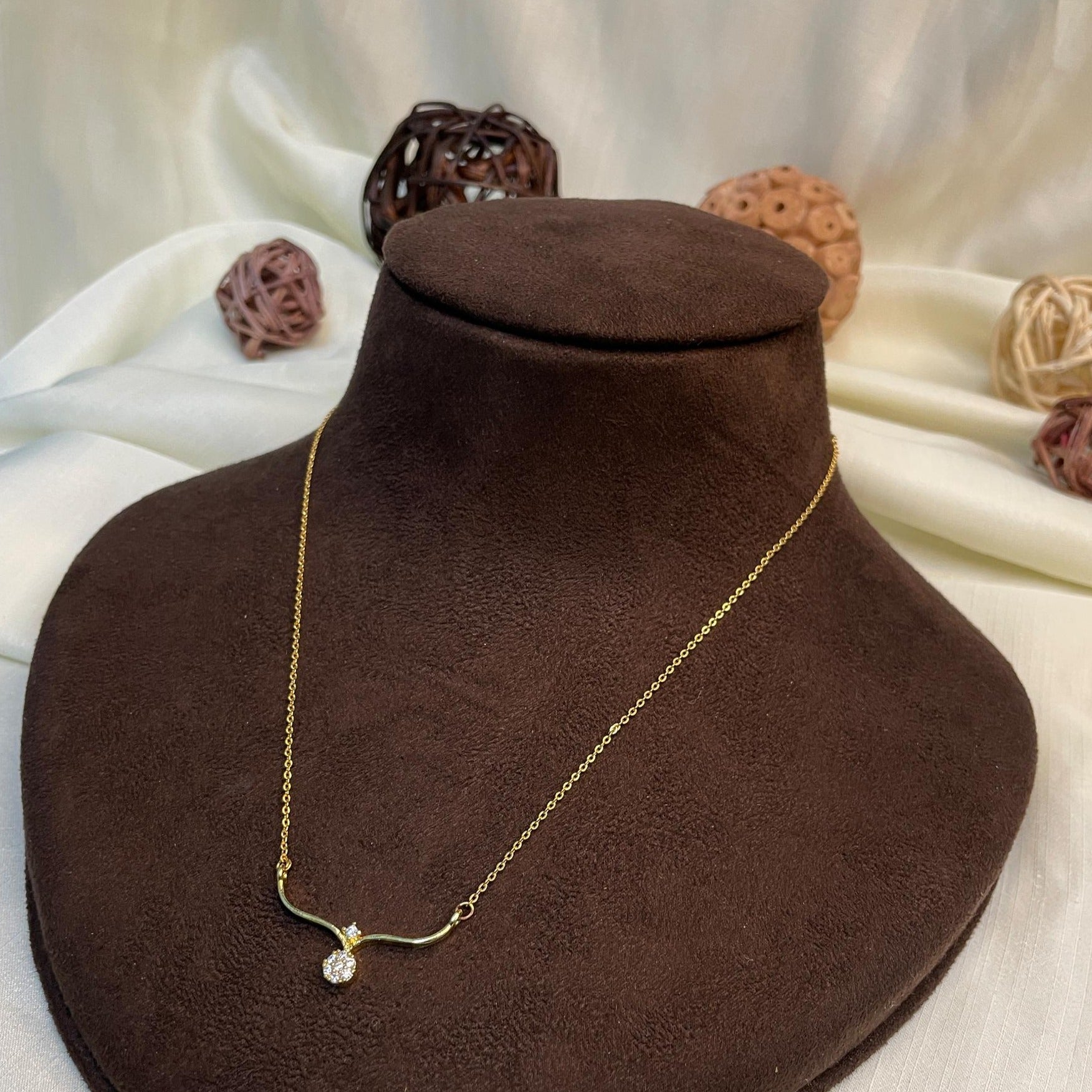 Stunning Gold Plated Pendant & Chain