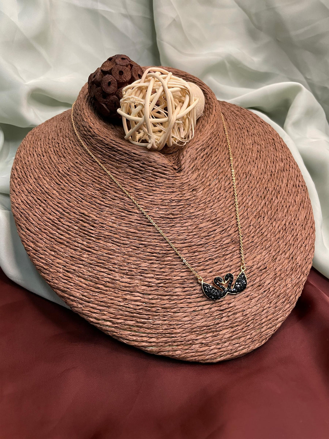 Trending Black Swan Rose Gold Chain