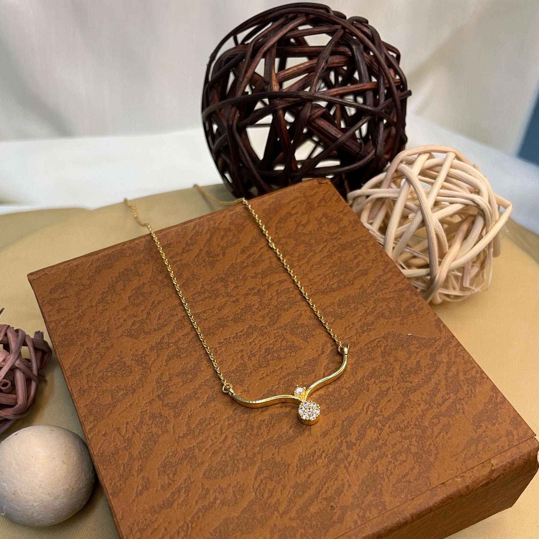 Stunning Gold Plated Pendant & Chain