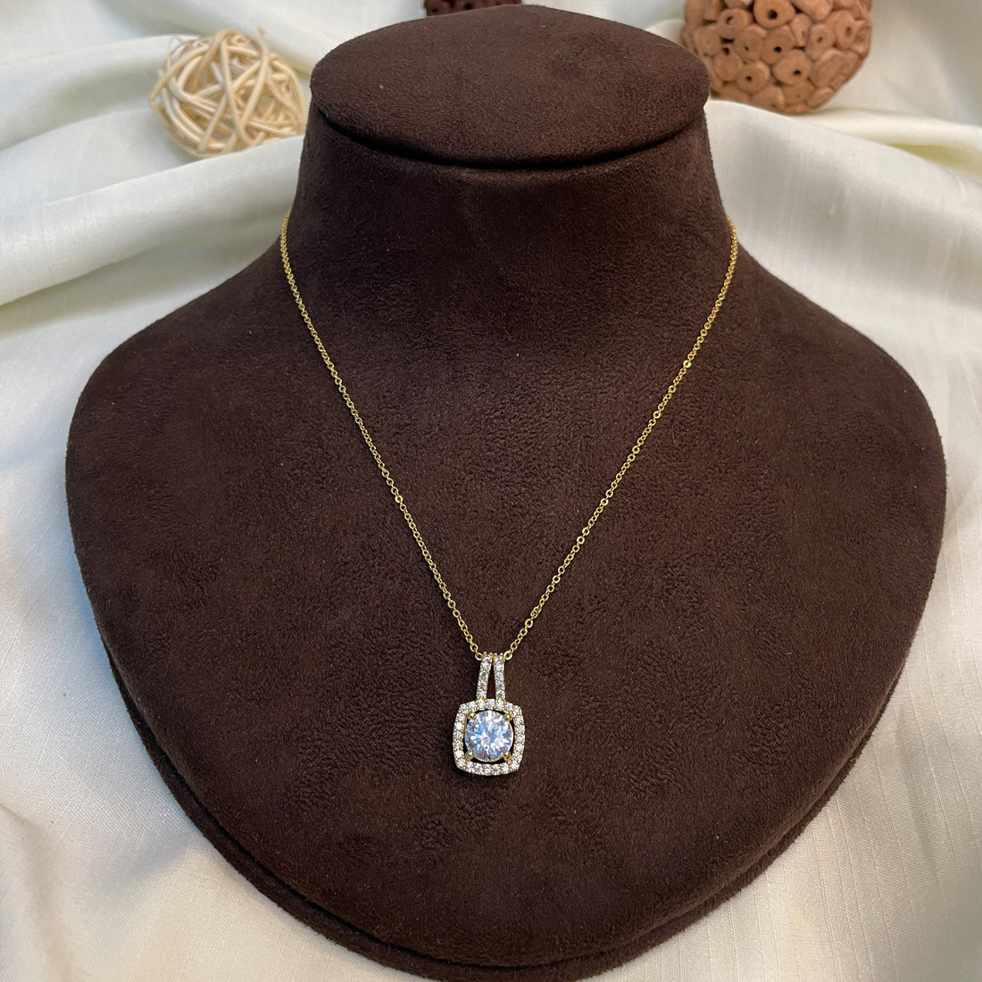 Round Gold Pendant Necklace Chain - Abdesignsjewellery