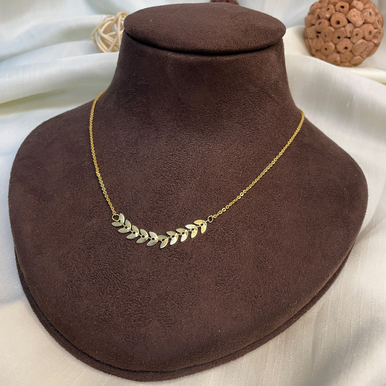 Simple Leaf Pattern Necklace - Abdesignsjewellery