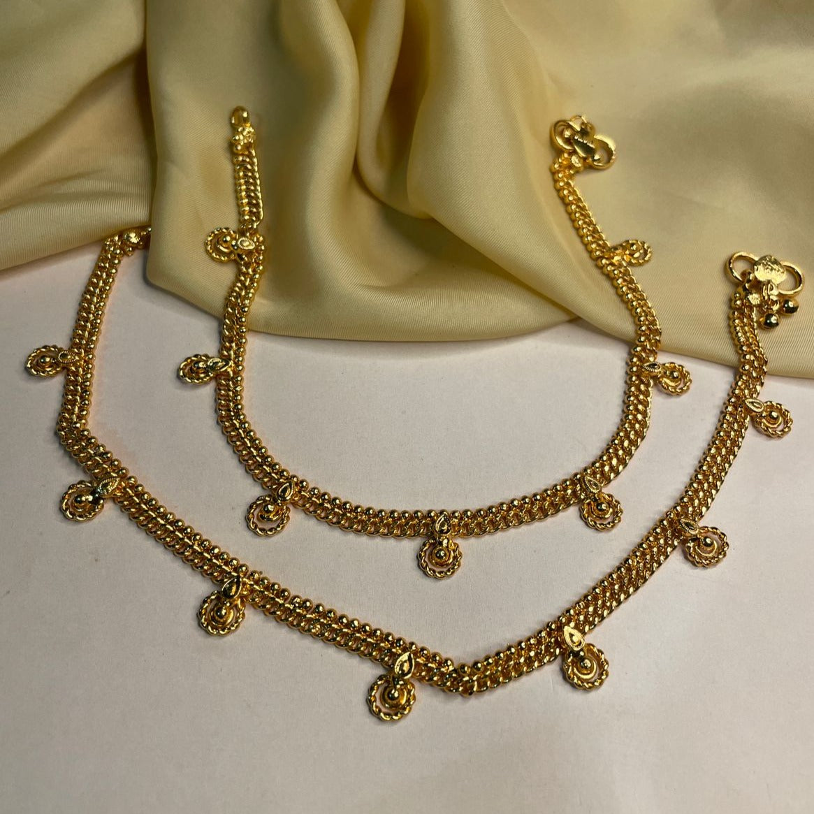 Glittering Gold Plated Women Anklets