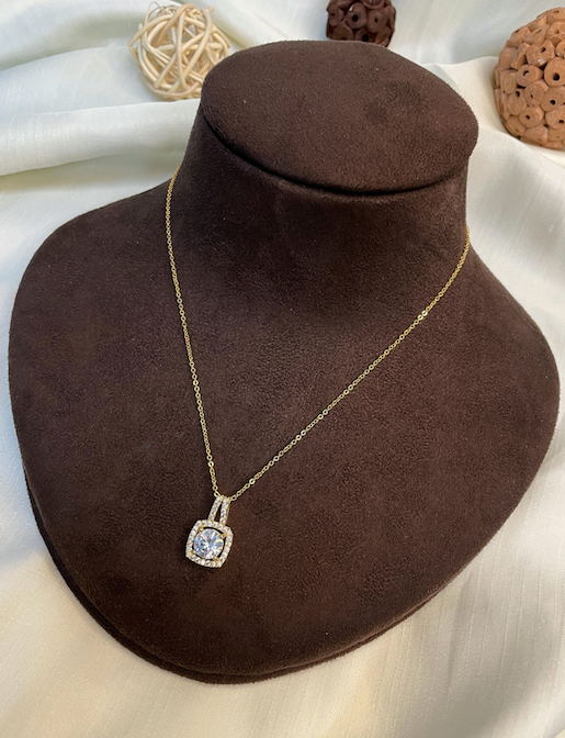 Beautiful Gold Round Pendant Necklace - Abdesignsjewellery