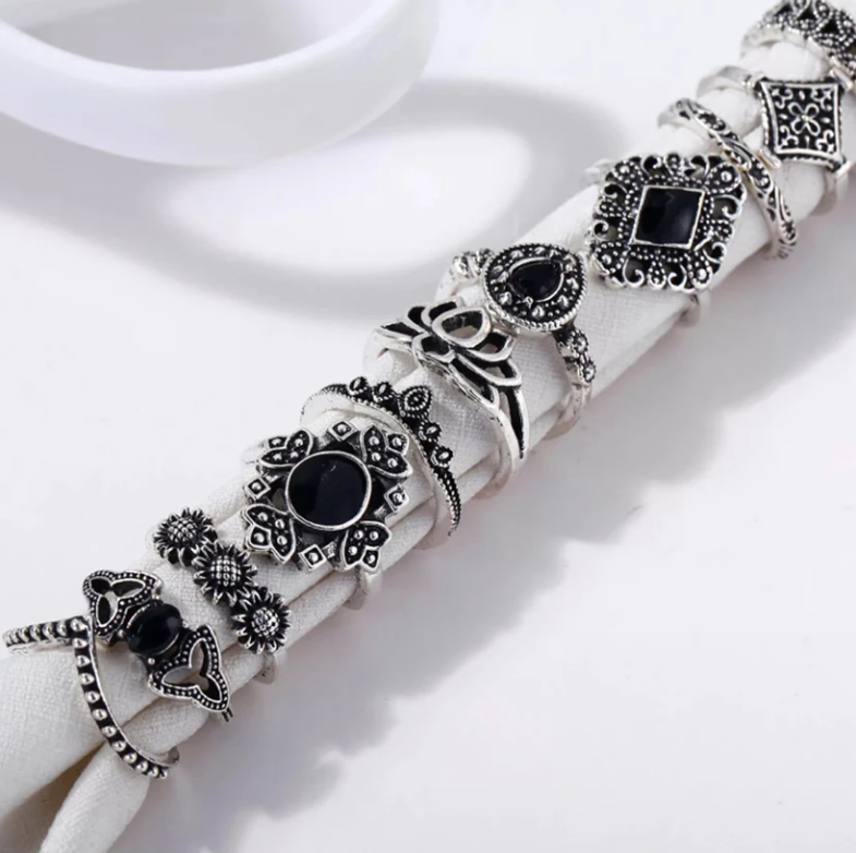 Silver Fifteen Pcs Vintage Floral Design Plushy Ring Set