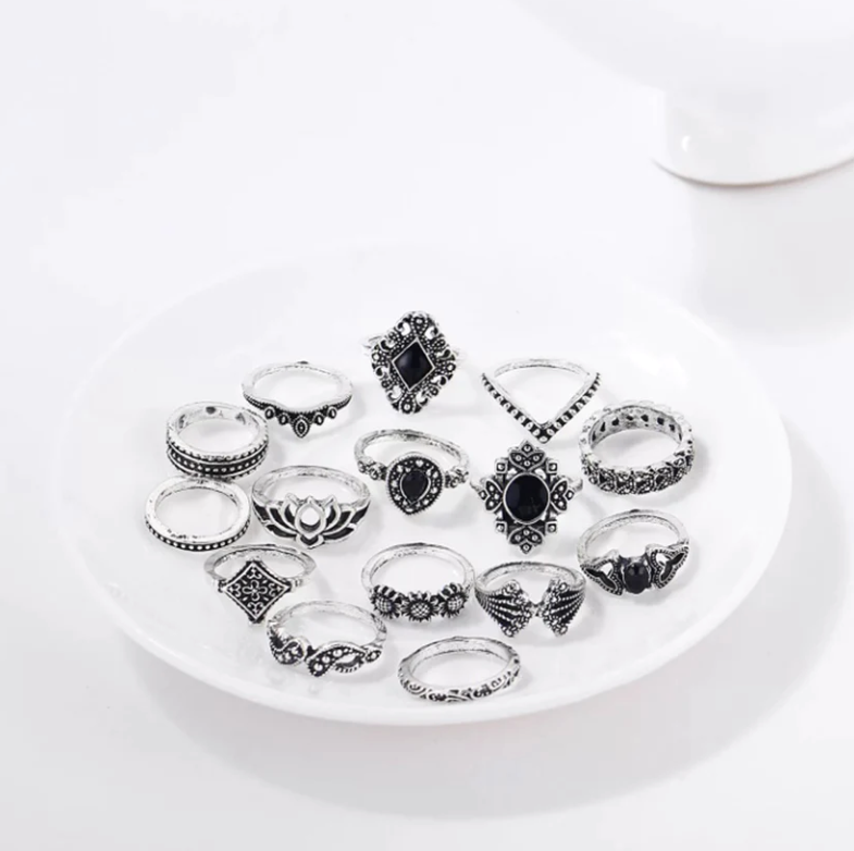 Silver Fifteen Pcs Vintage Floral Design Plushy Ring Set