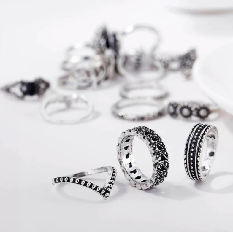 Silver Fifteen Pcs Vintage Floral Design Plushy Ring Set