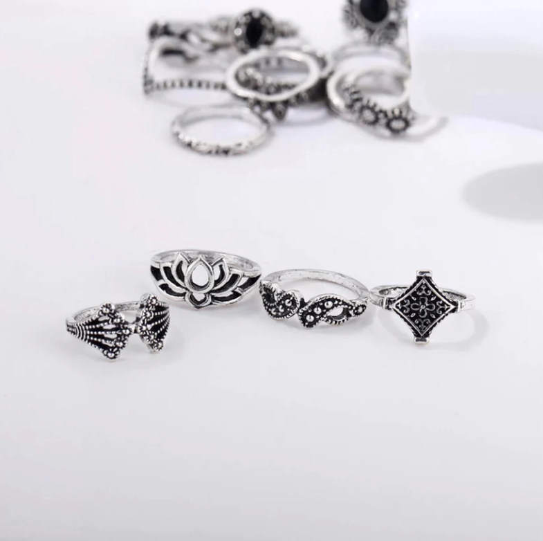 Silver Fifteen Pcs Vintage Floral Design Plushy Ring Set