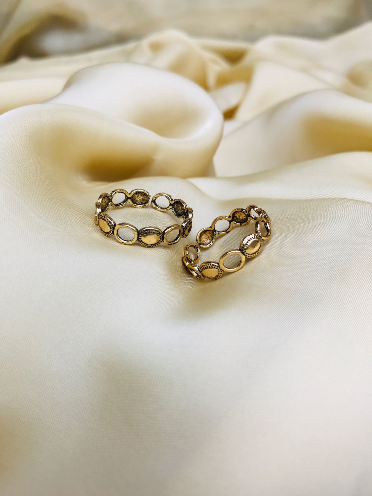 Elegant Gold Oxidised Toe Rings - Abdesignsjewellery