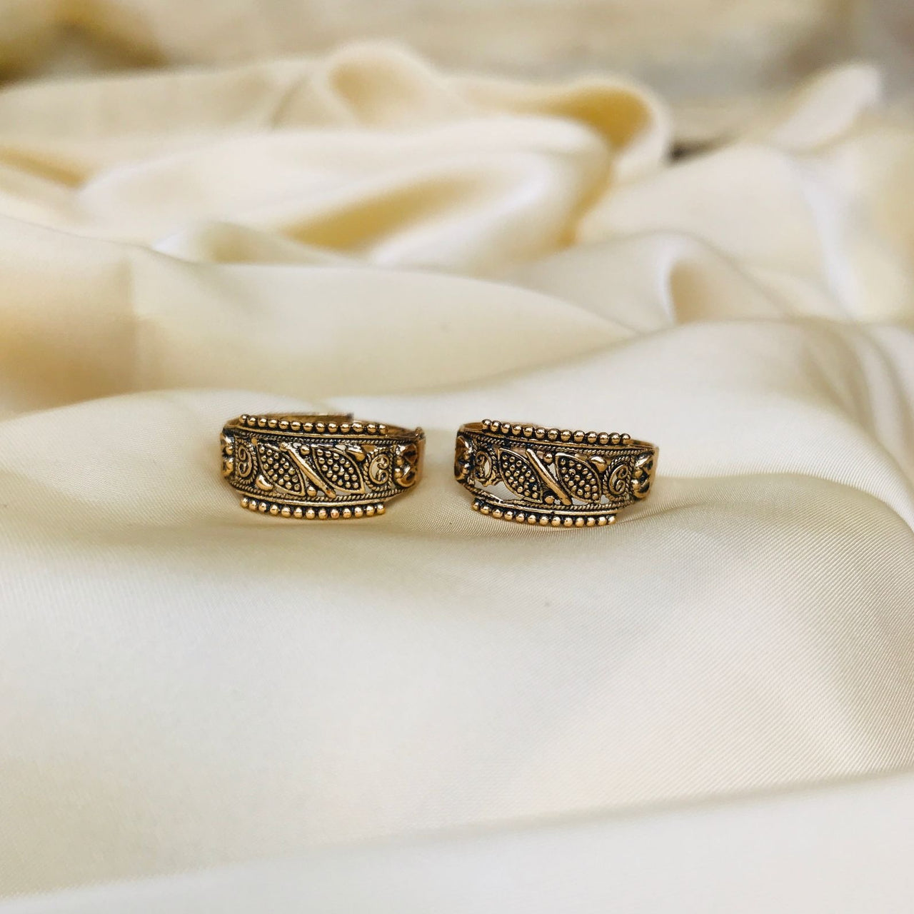 Floral Gold Oxidised Toe Rings - Abdesignsjewellery