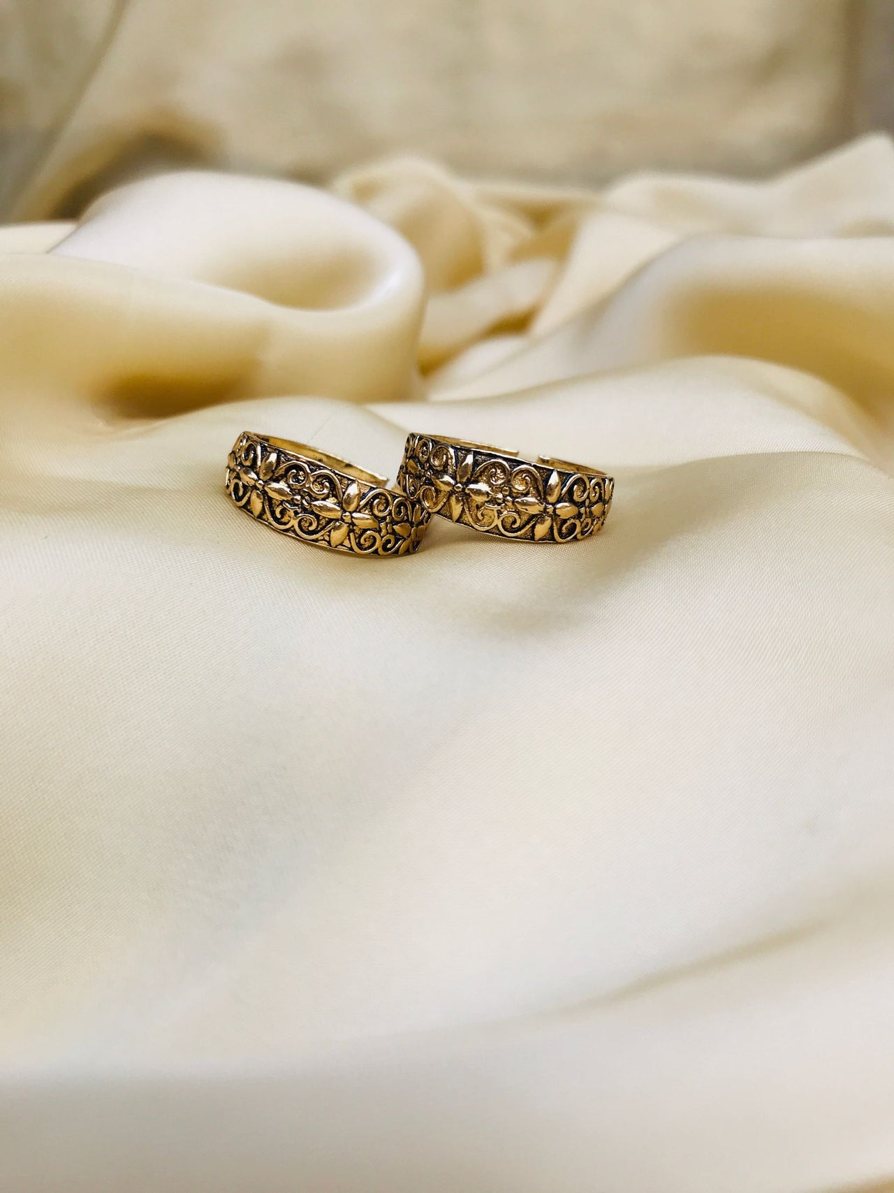 Flower Pattern Gold Oxidised Toe Rings - Abdesignsjewellery