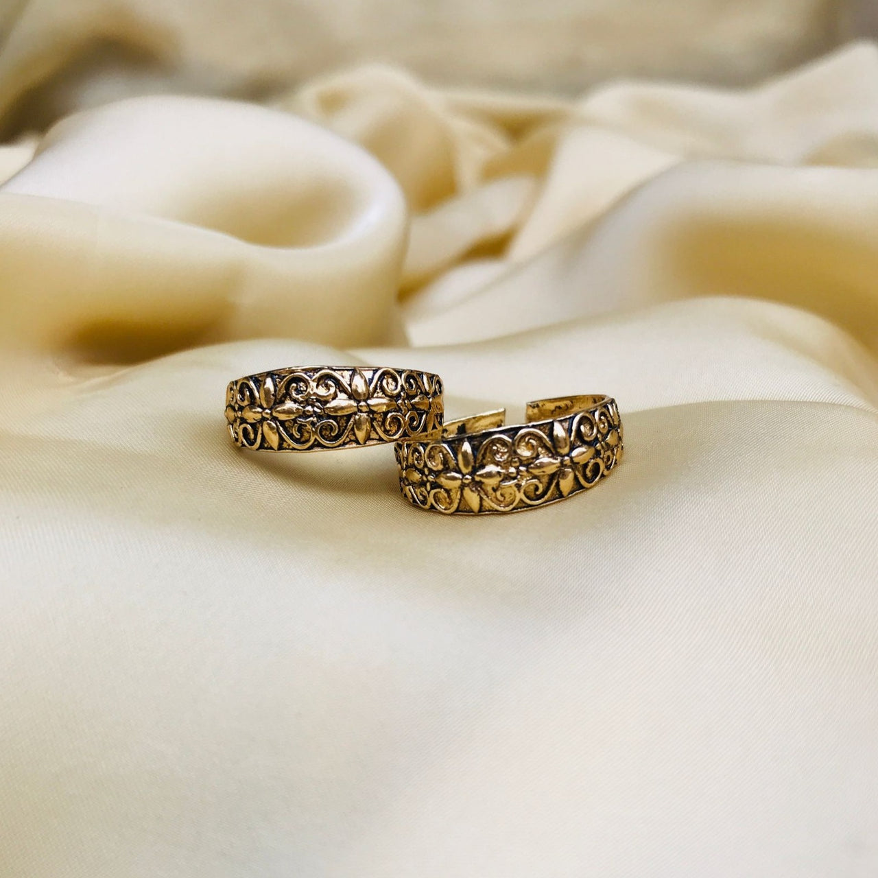 Flower Pattern Gold Oxidised Toe Rings - Abdesignsjewellery