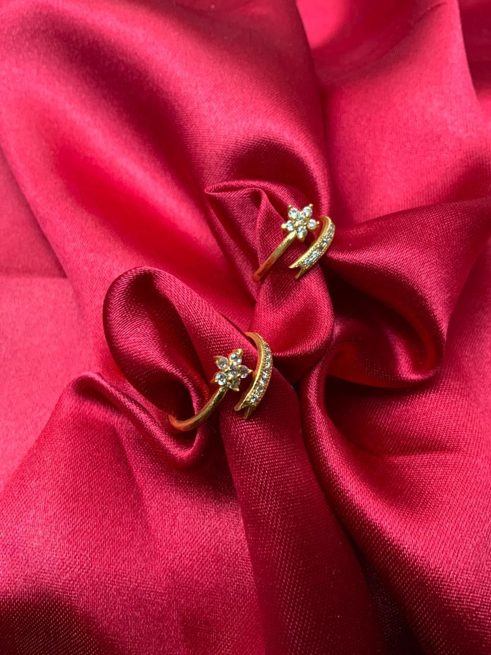Twinkling Graceful Women Toe Rings