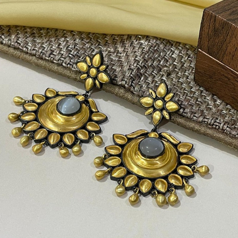 Cartier Diamond and 18 Karat Yellow Gold Sun Flower Motif Earrings  'Vintage' For Sale at 1stDibs