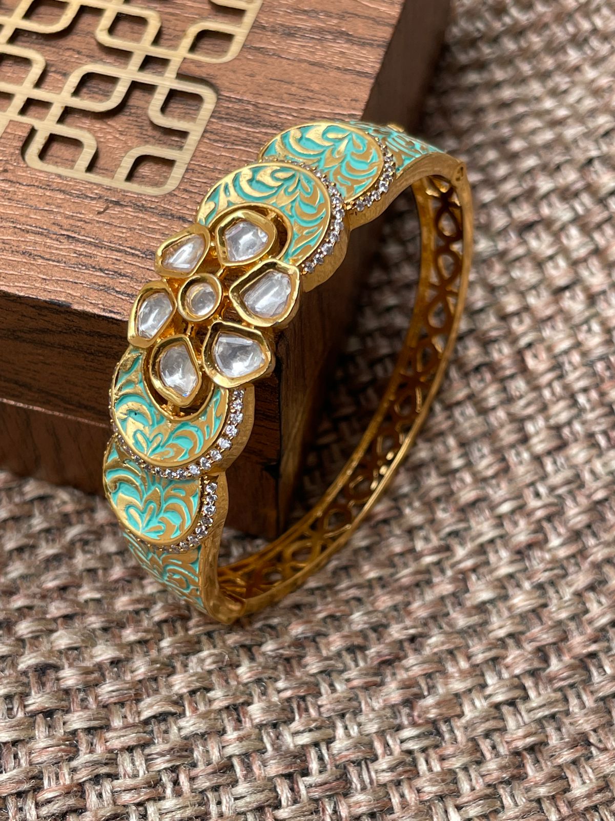 Golden Kundan Bracelet/Bridal Indian Kundan Bracelet/Jadau Polki Brace | Gold  bracelet price, Bracelet designs, Vintage bracelets