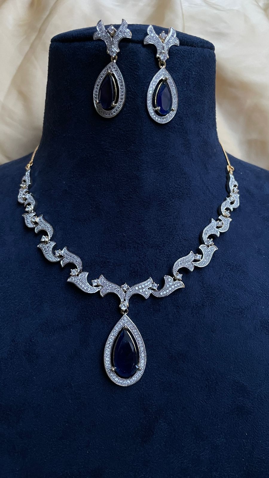lovely American Blue Diamond Necklace