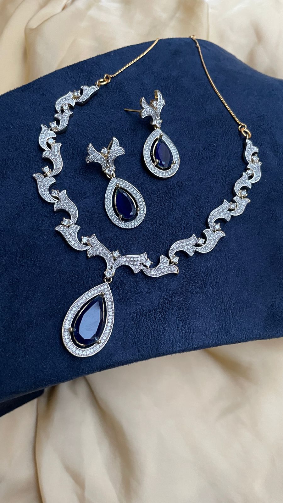 lovely American Blue Diamond Necklace