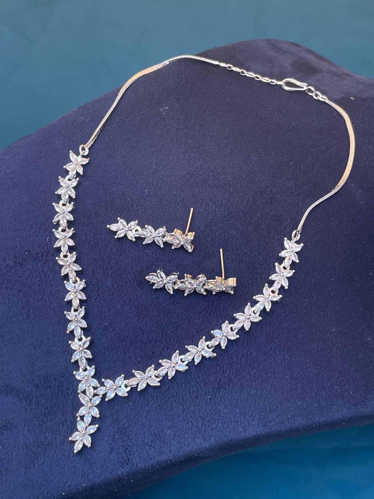 Elegant Silver Flower Necklace - Abdesignsjewellery