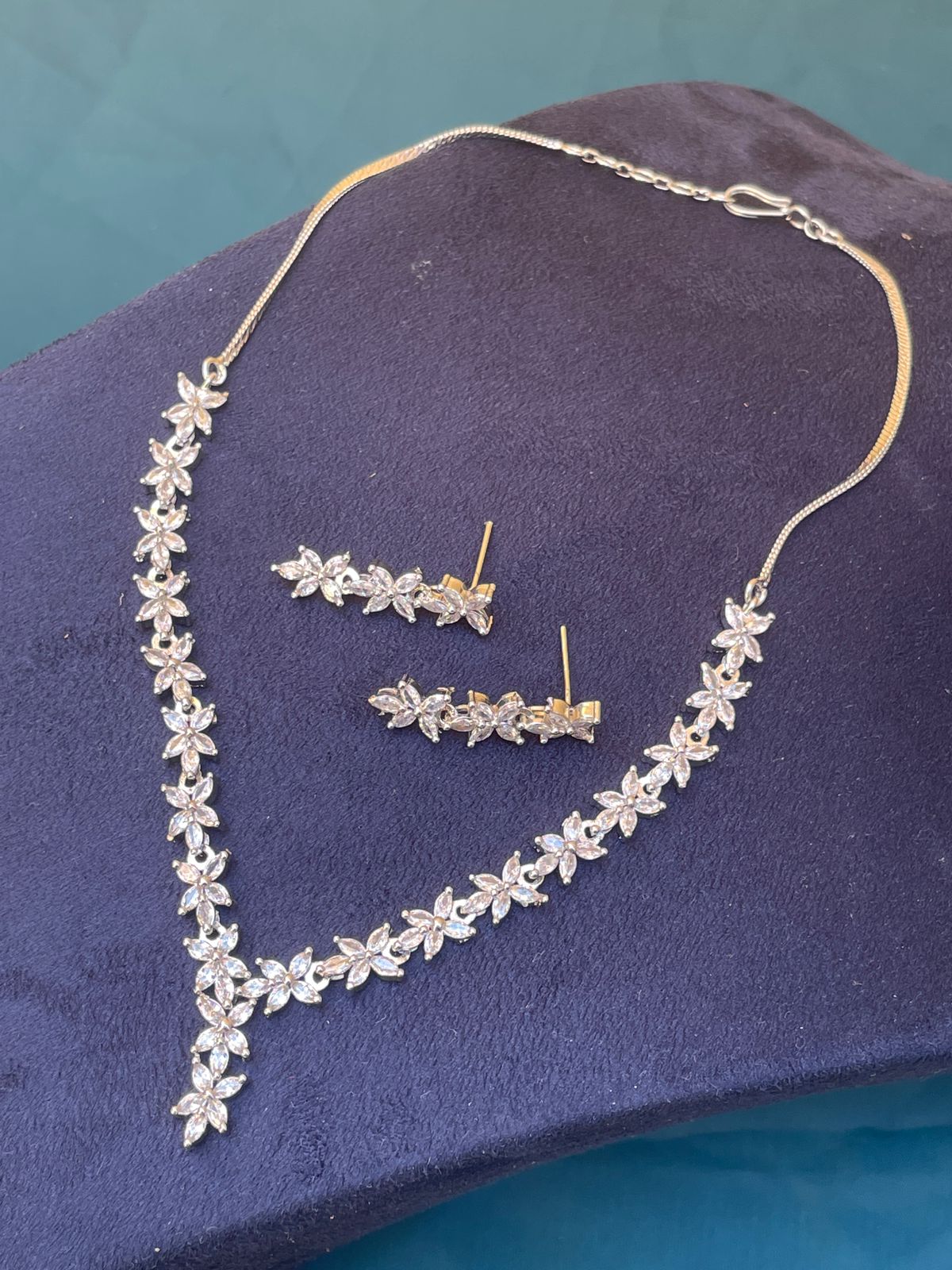 Elegant Silver Flower Necklace - Abdesignsjewellery