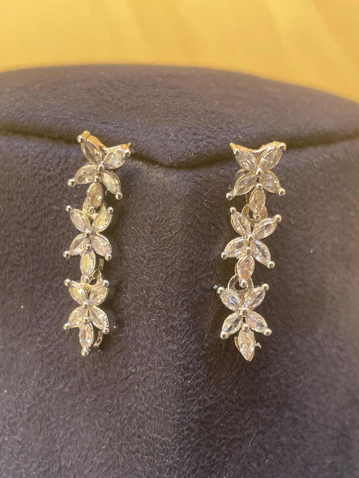 Elegant Silver Flower Necklace - Abdesignsjewellery