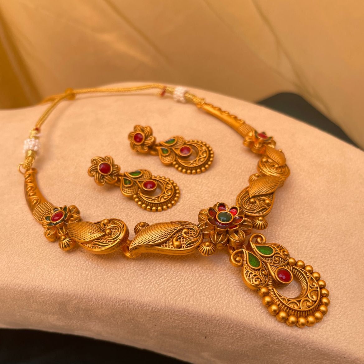 Latest Gold Necklace Designs 2022 | Latest Gold Necklace Designs 2022  #goldneckpiece #goldnecklace #goldnecklaces #goldnecklacedesign | By Niti  FashionFacebook