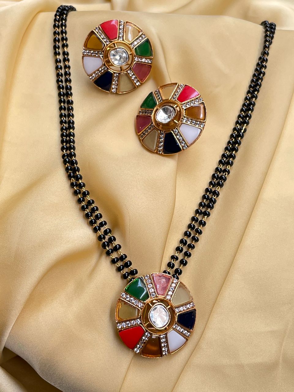 Navratna Round Pendent & Earrings