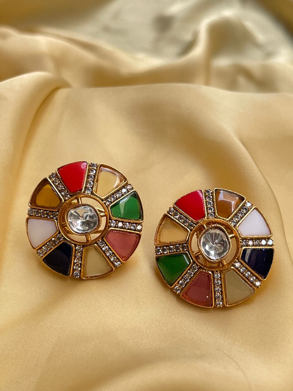 Navratna Round Pendent & Earrings