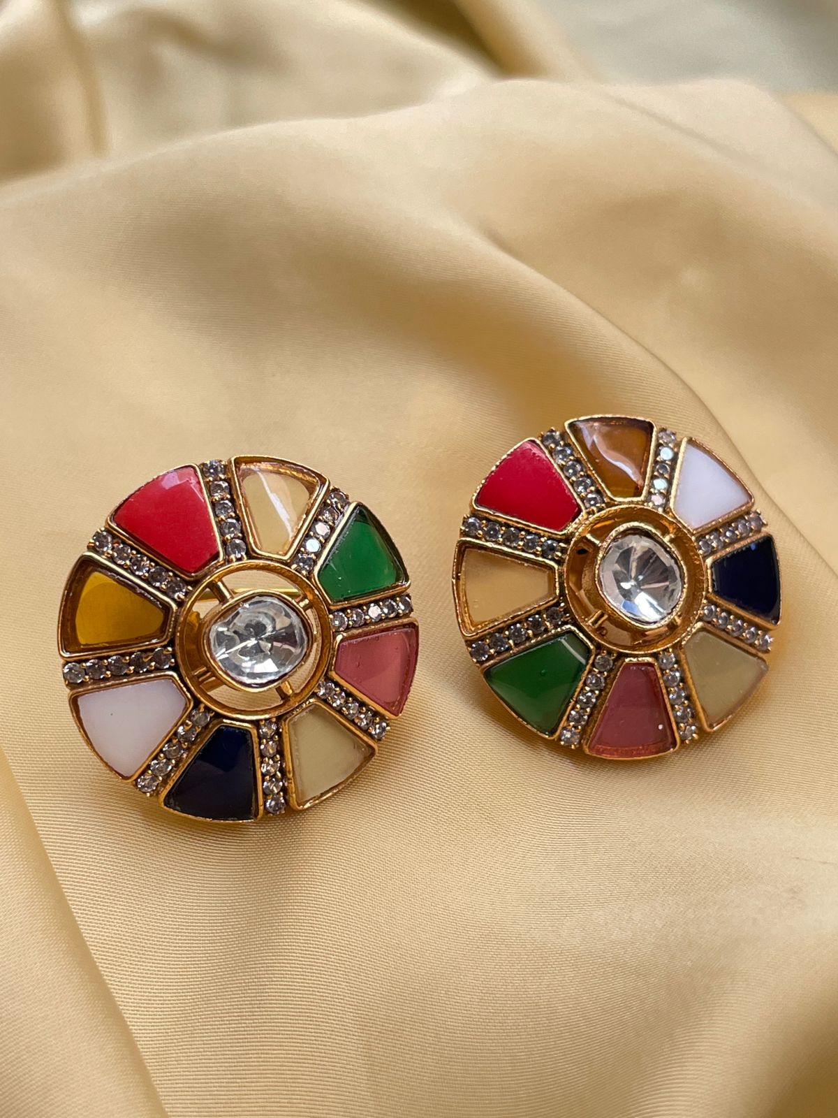 Navratna Round Pendent & Earrings