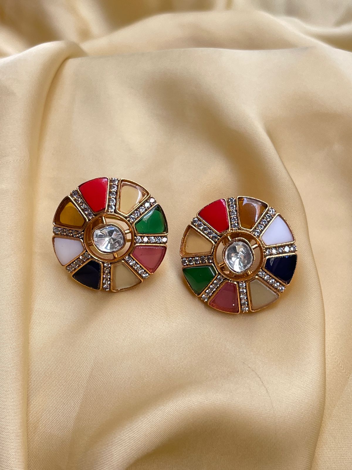 Navratna Round Pendent & Earrings