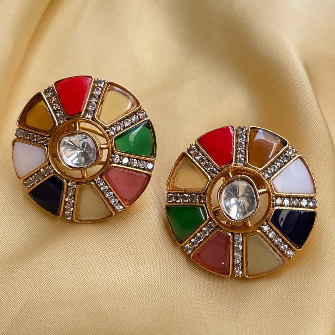 Navratna Round Pendent & Earrings