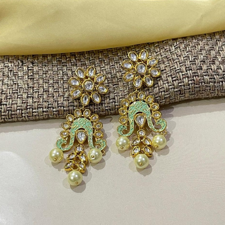 Round Shaped Kundan Earrings With Pearl Drop