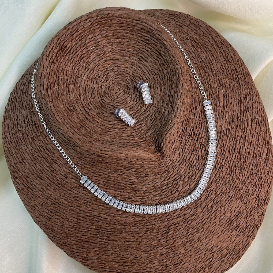 High-Quality Shimmering Silver American Diamond Necklace