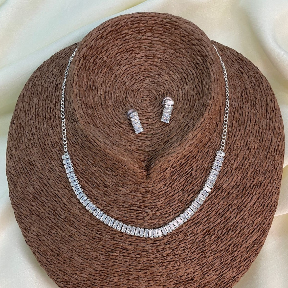 High-Quality Shimmering Silver American Diamond Necklace