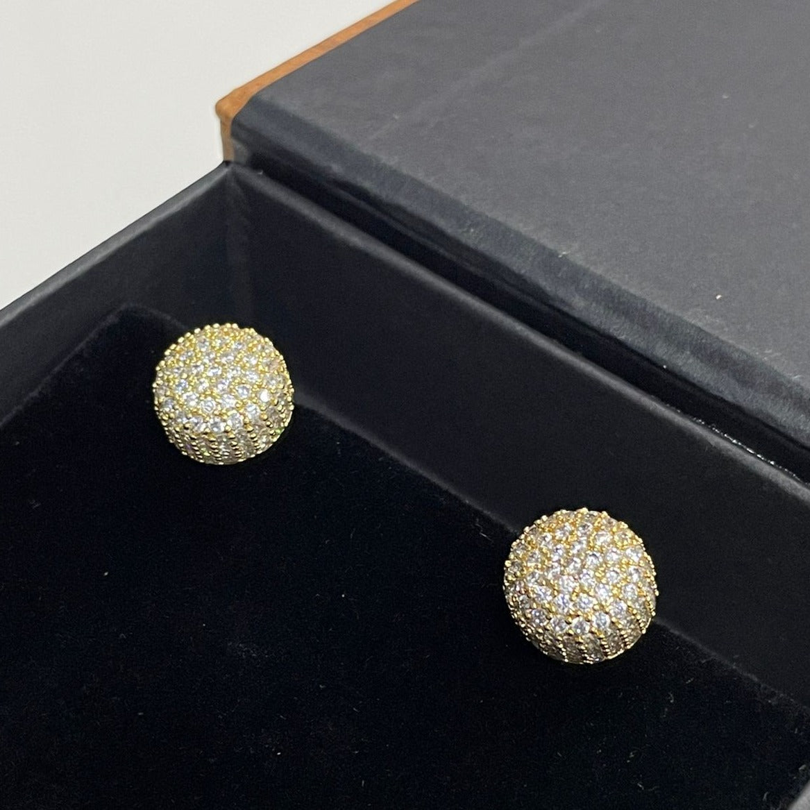Premimum White Crystal Stud Earring