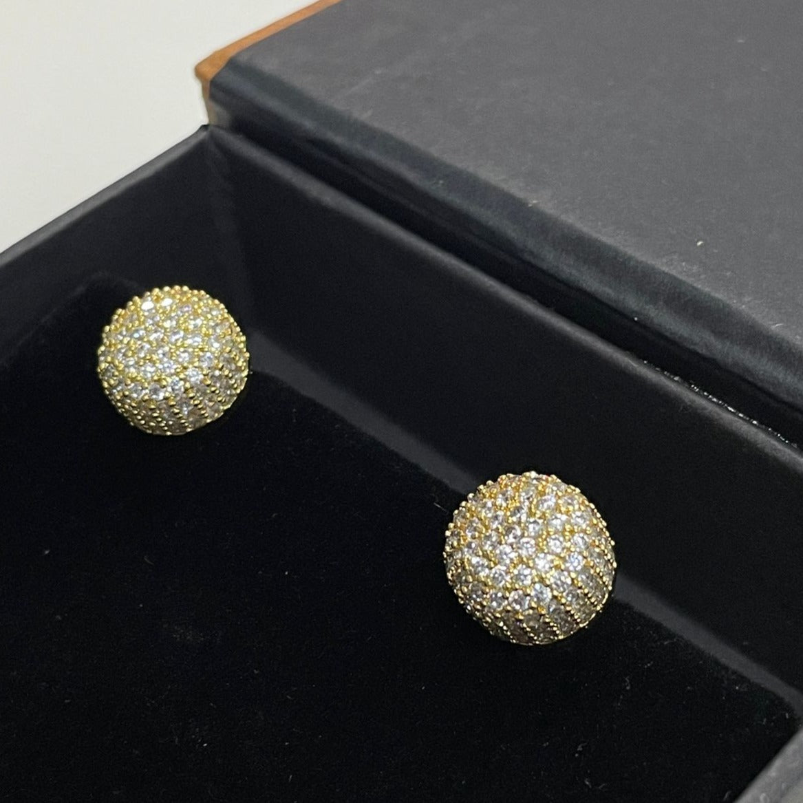 Premimum White Crystal Stud Earring