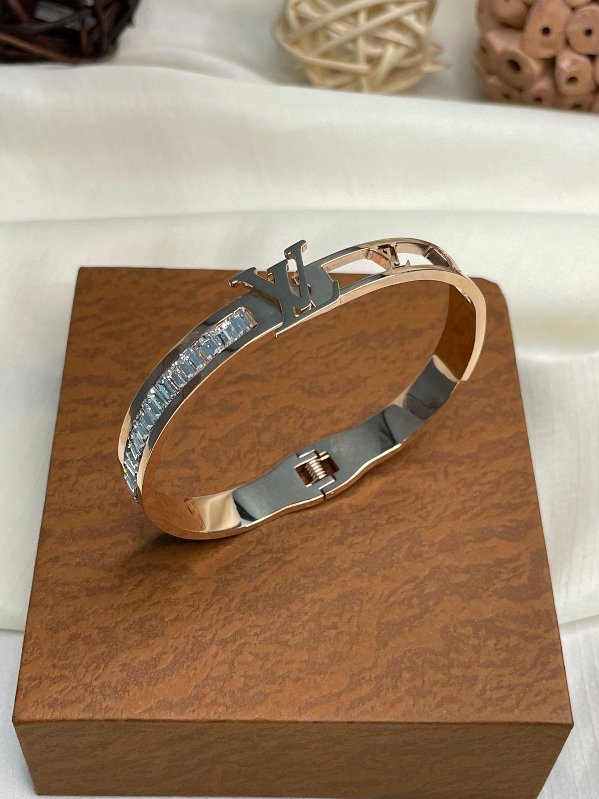 Bracelets Louis vuitton Dorado de en Oro rosa - 17630038