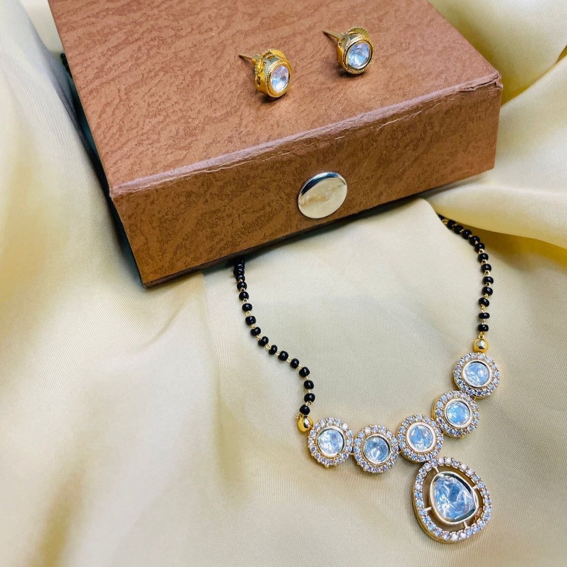 Shraddha Arya Inspired From Kundali Bhagya Gold Polki Kundan Glass Mangalsutra