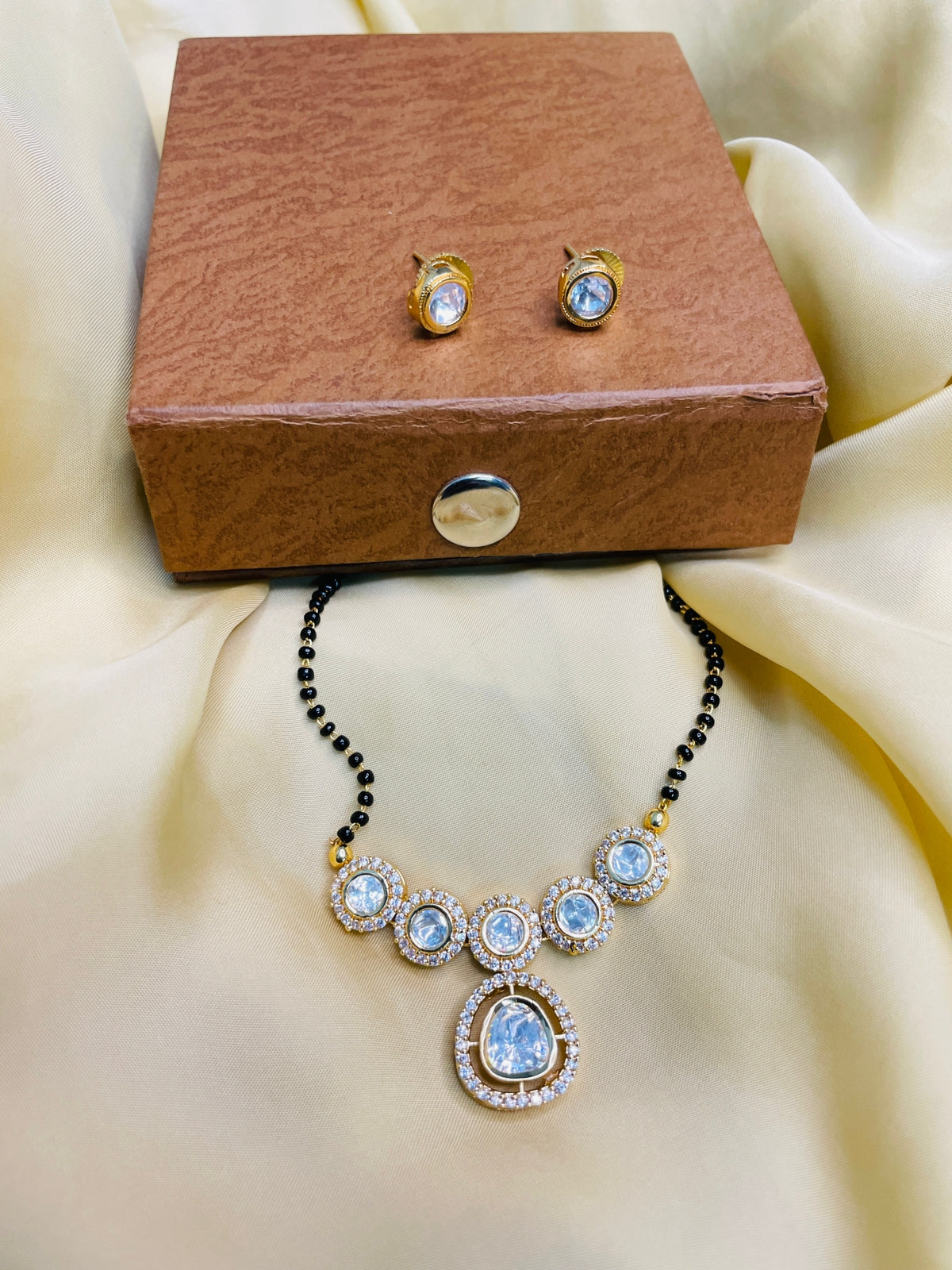 Shraddha Arya Inspired From Kundali Bhagya Gold Polki Kundan Glass Mangalsutra