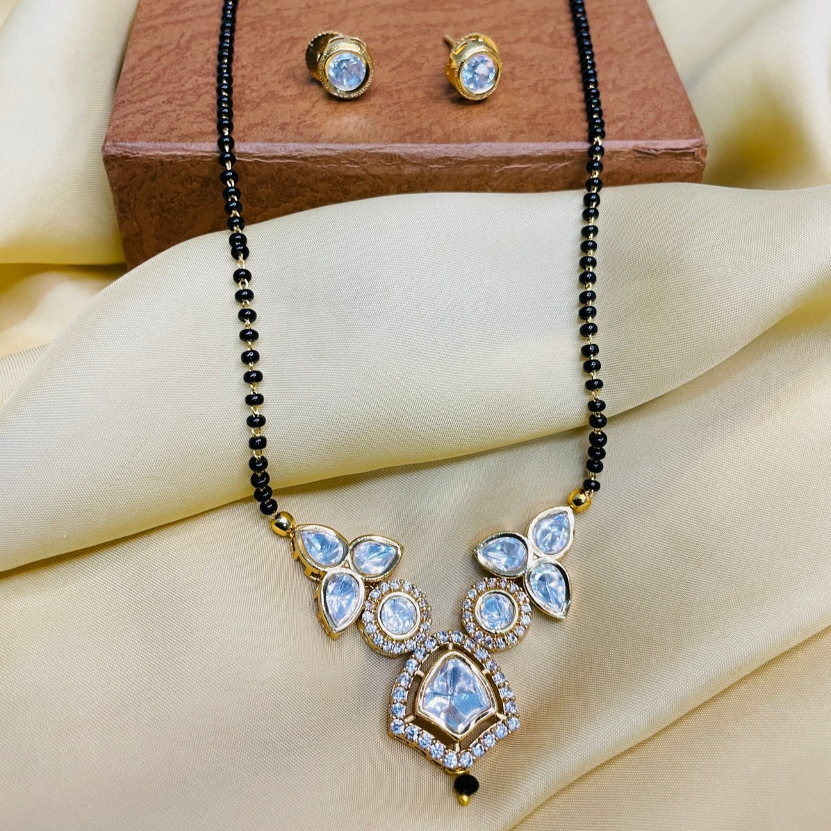 Charming Gold Polki Teardrop Mangalsutra - Abdesignsjewellery