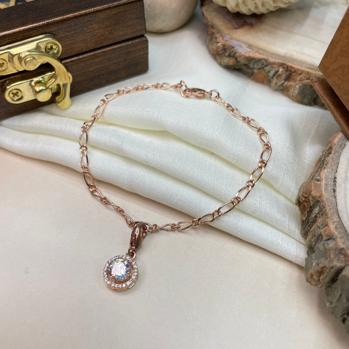 High Quality Lovely Rose Gold Charm Hand Bracelet
