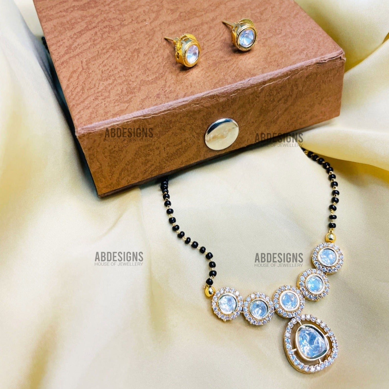 Shraddha Arya Inspired From Kundali Bhagya Gold Polki Kundan Glass Mangalsutra