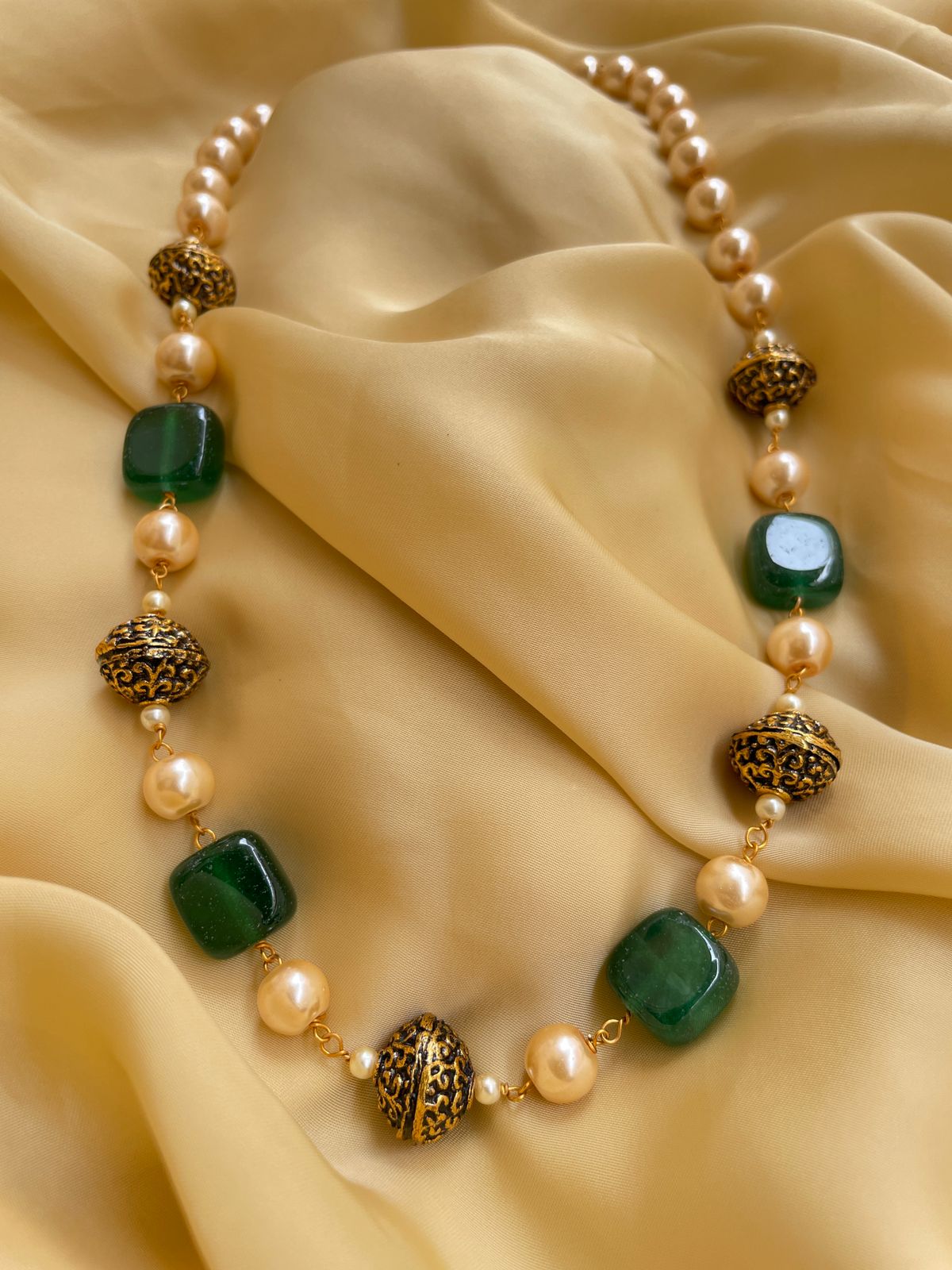 Abdesignsjewellery Mala necklace with green gemstones and golden beads for elegant styling